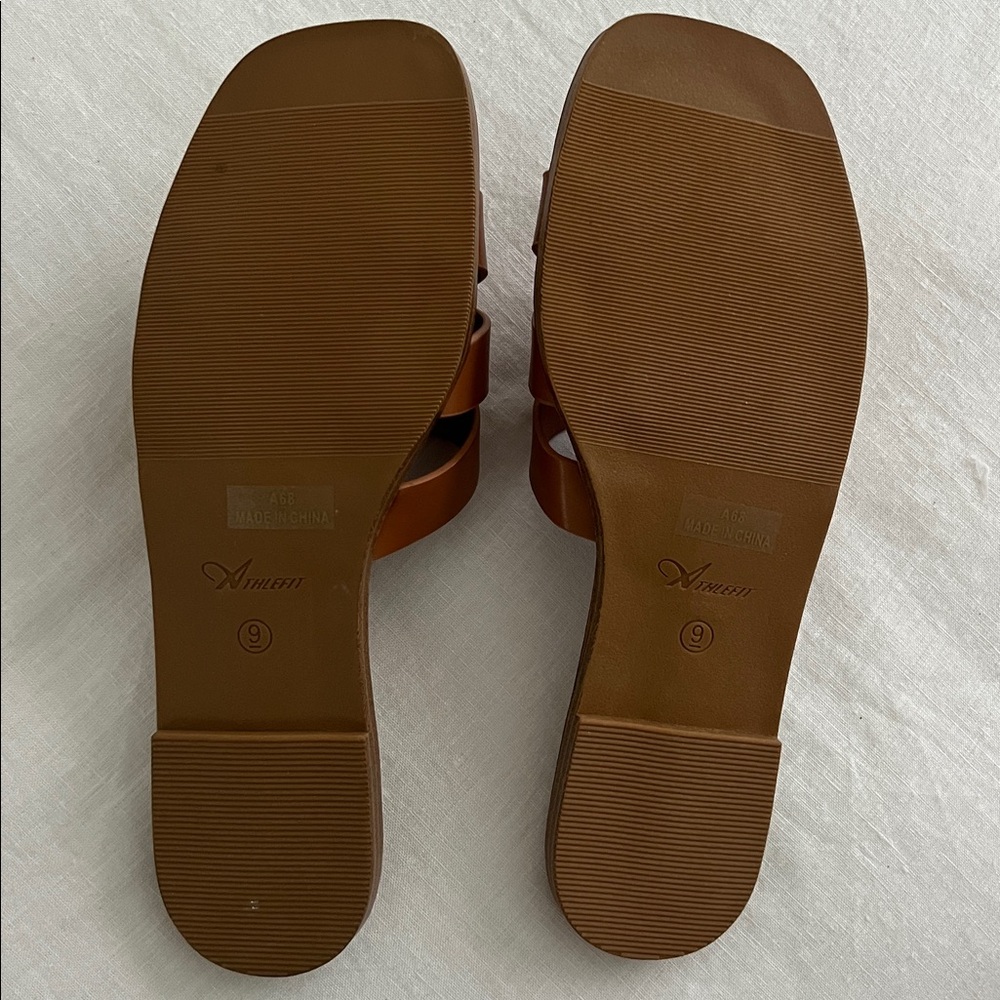 Women's Flat Slide Sandals Cognac Brown 9 NWOT - Picture 2 of 3